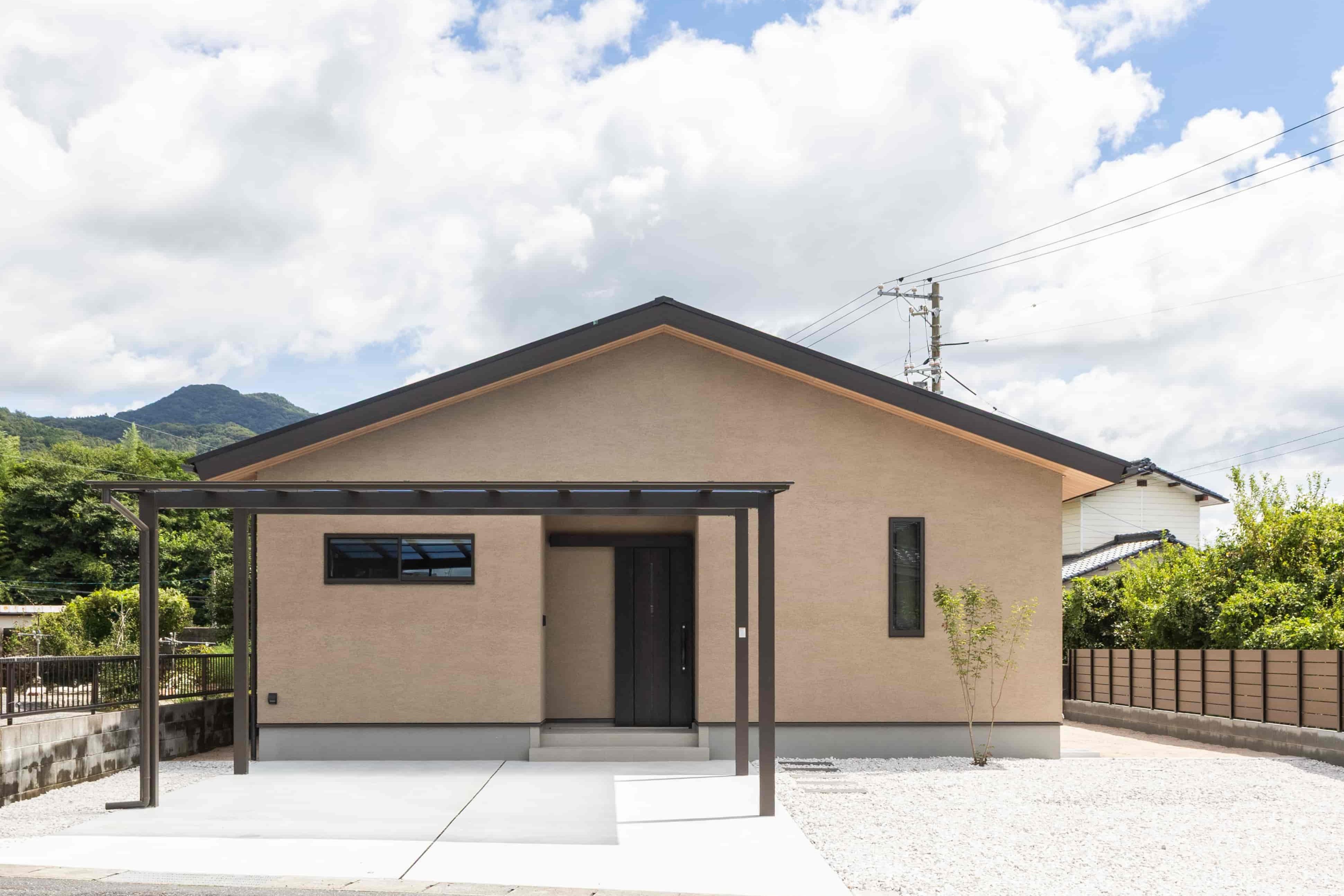 ご夫婦で暮らす、和モダンな28坪の平屋