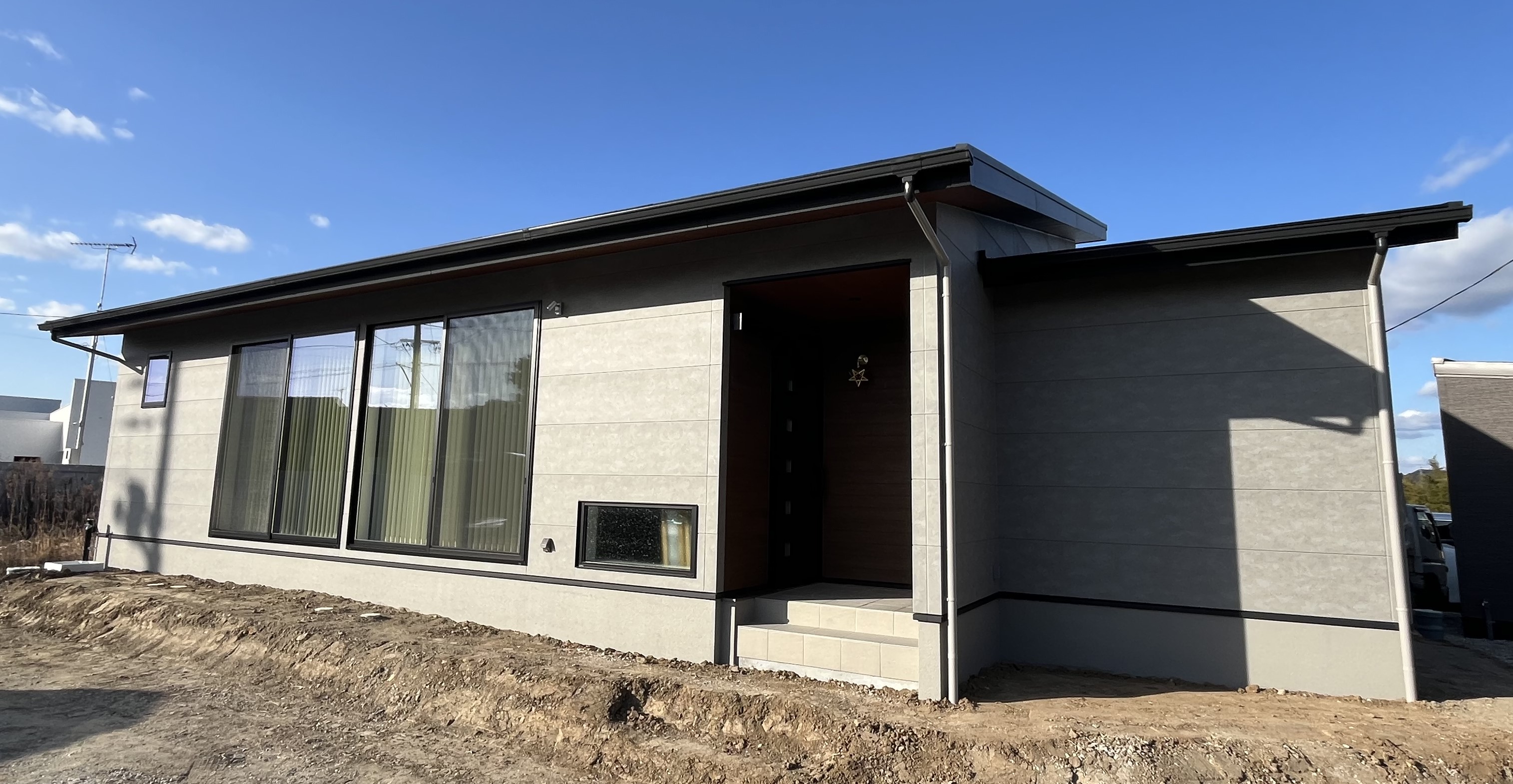 玄関直結パントリーのある平屋建て