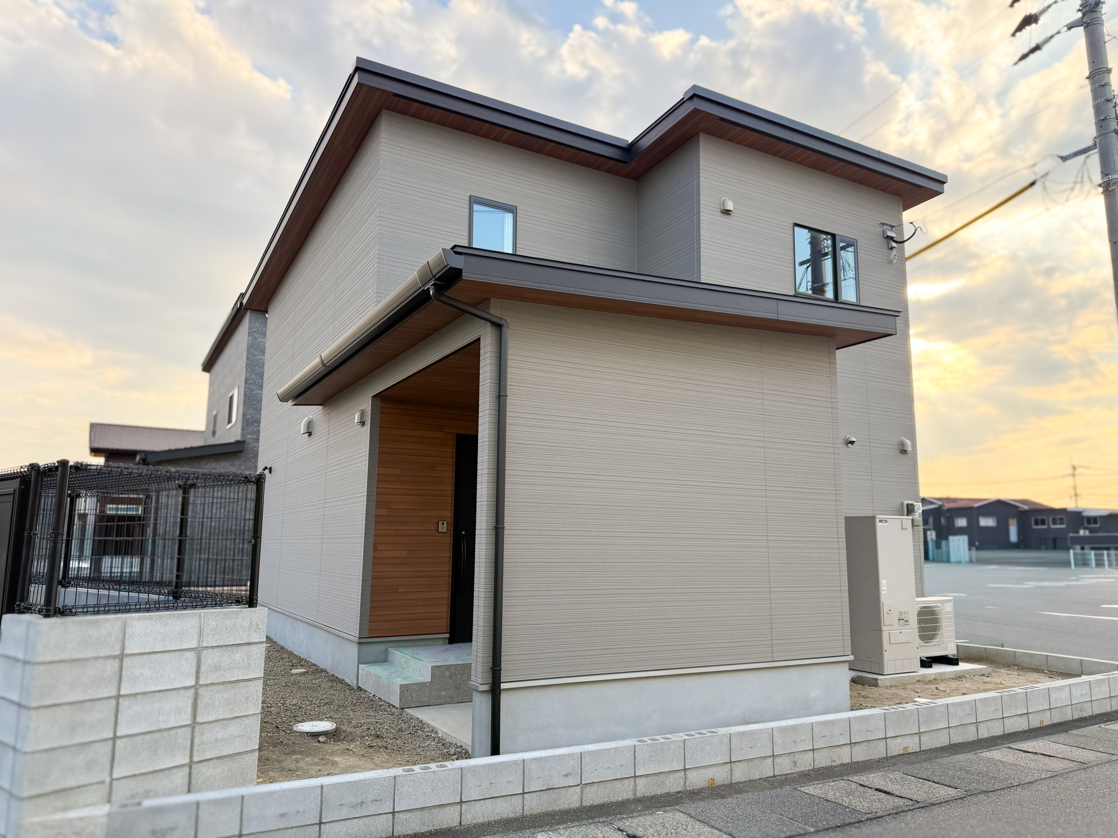 0000002872上質な空気感を演出する石目調の住まい