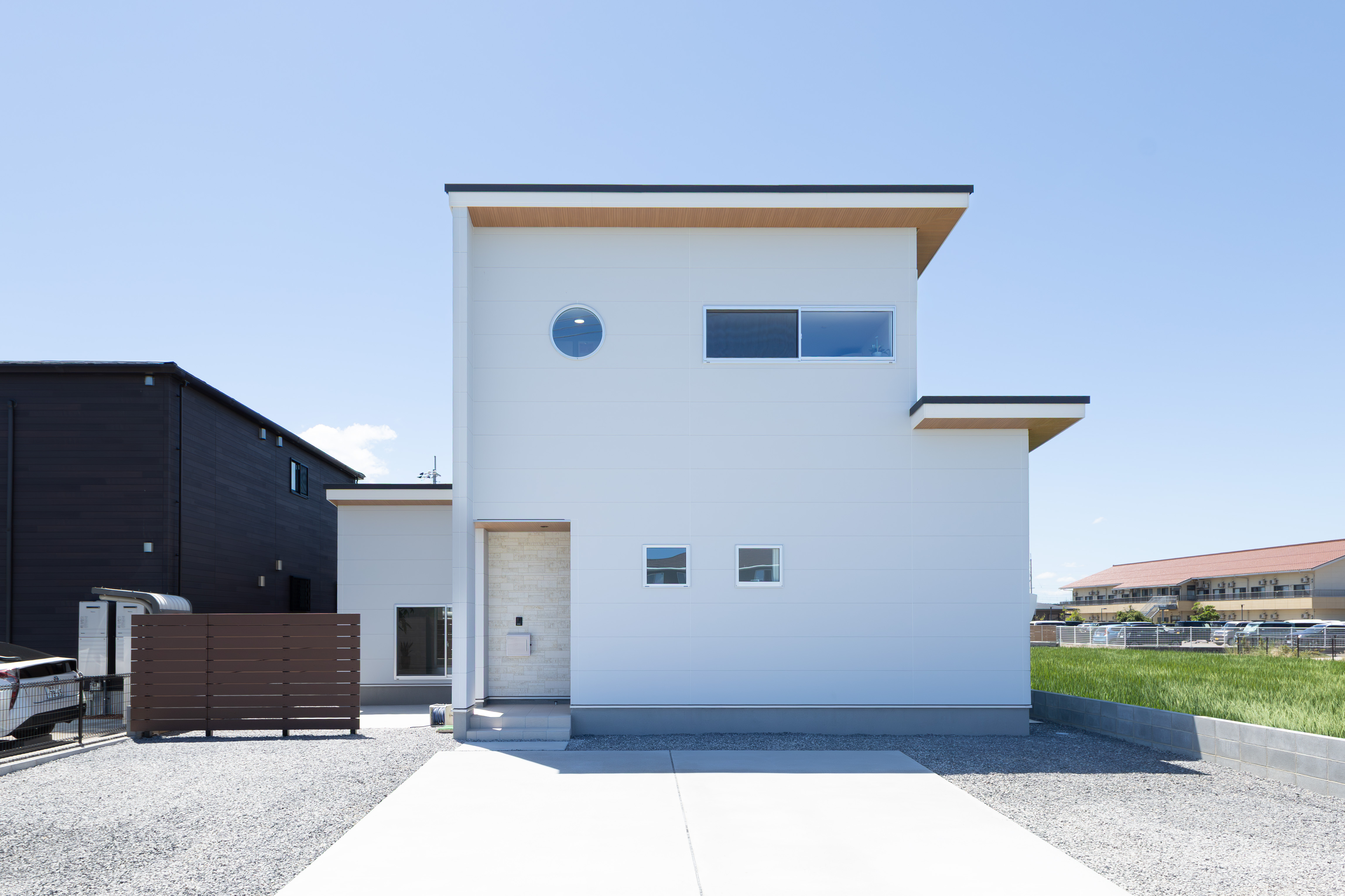 0000002818広々リビングと庭で”OFFの質”を上げる家