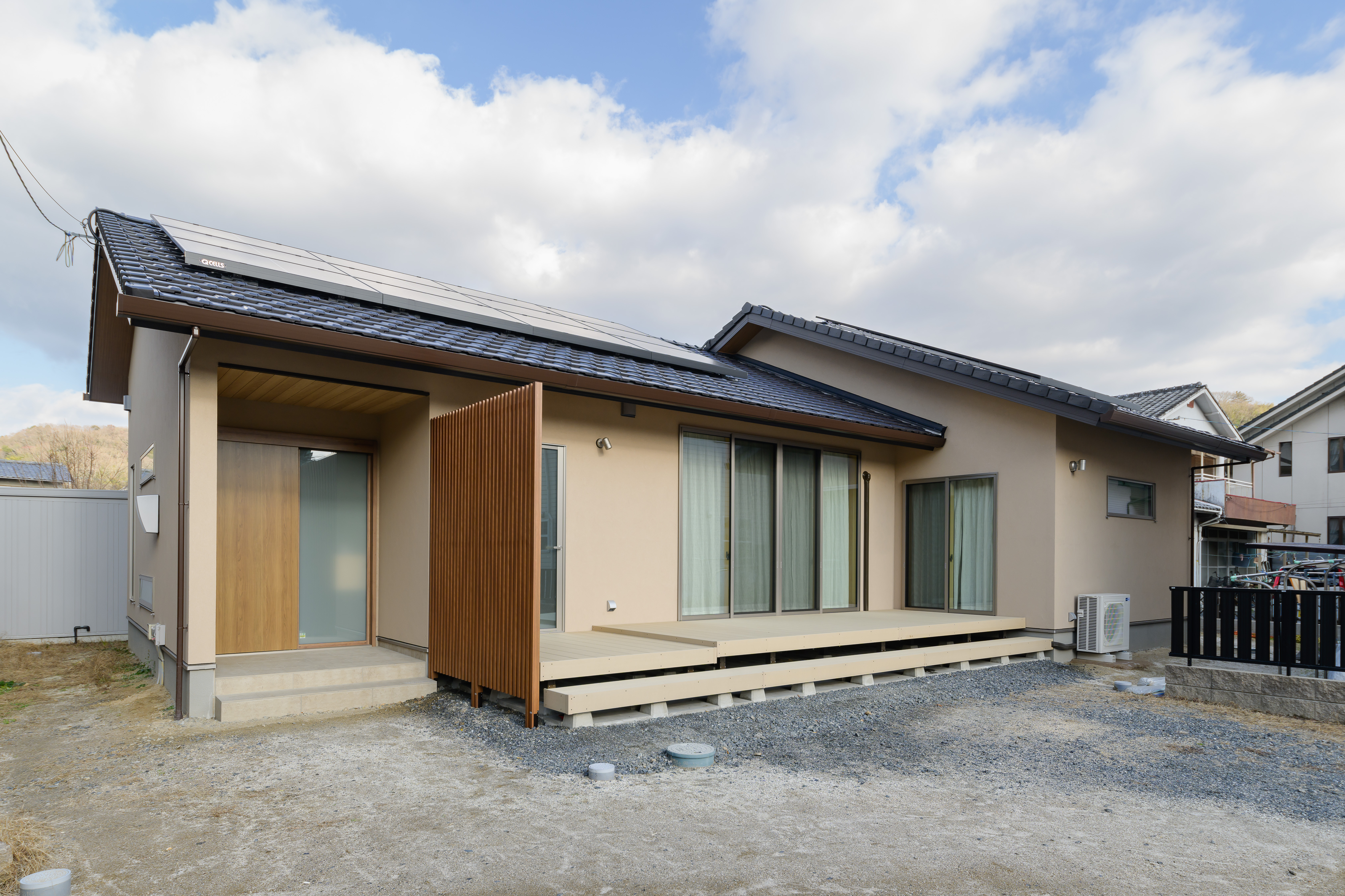 古えの街並みに佇む和モダンな平屋