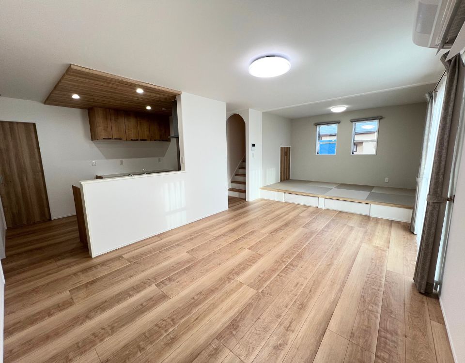 暮らしを分けて、安心を共有する平屋＋2階の二世帯住宅