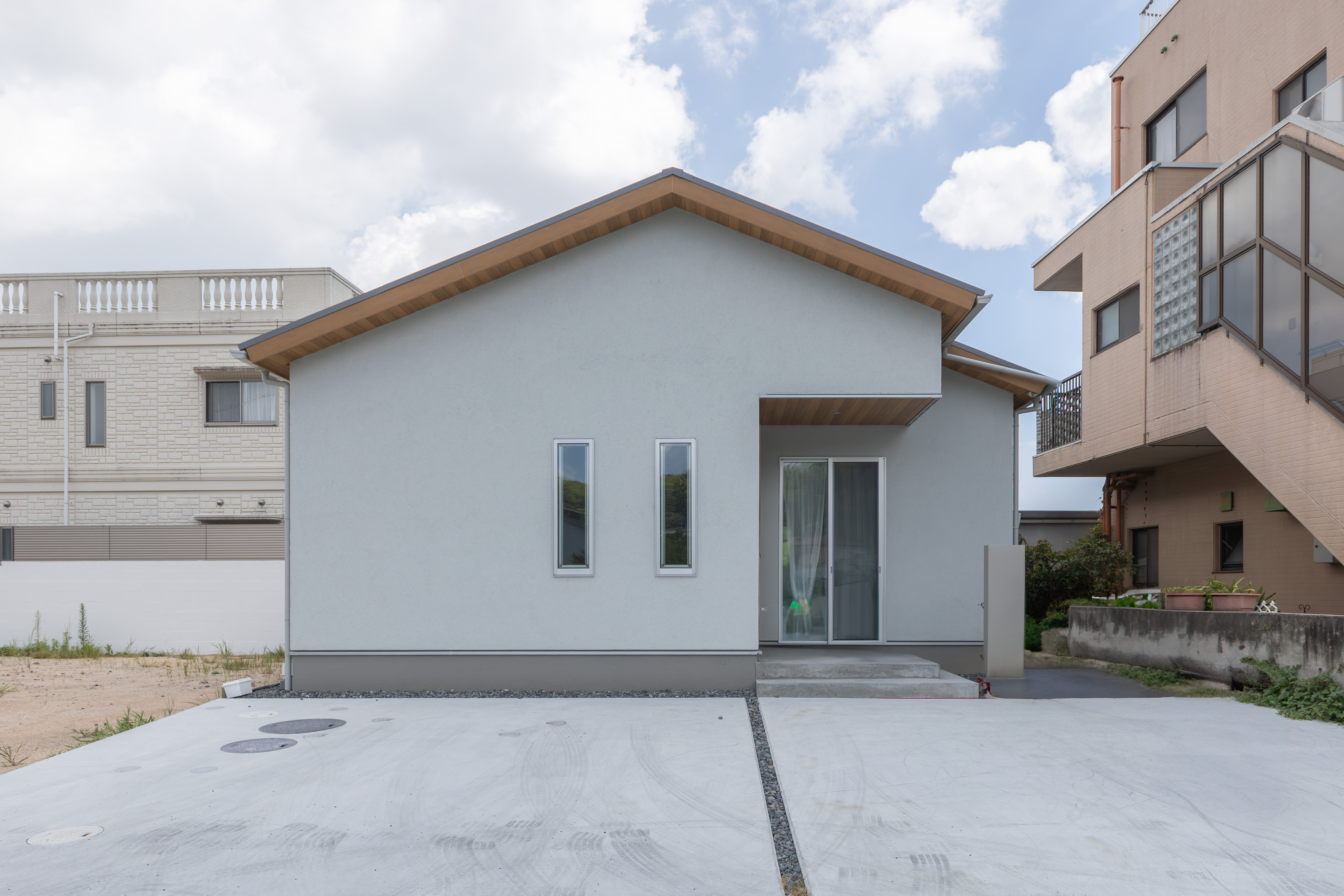 ペットと暮らす塗り壁の平屋